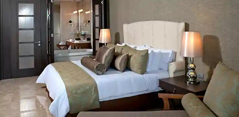 Grand Luxxe Master Suite