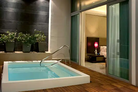 Grand Luxxe Master Suite