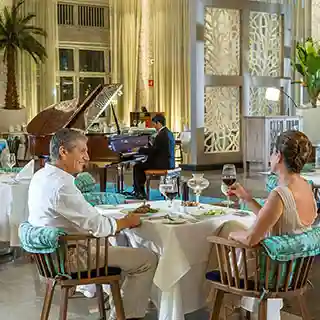 https://develoment.sqnescapes.com/Elegant dinner at  luxury restaurant