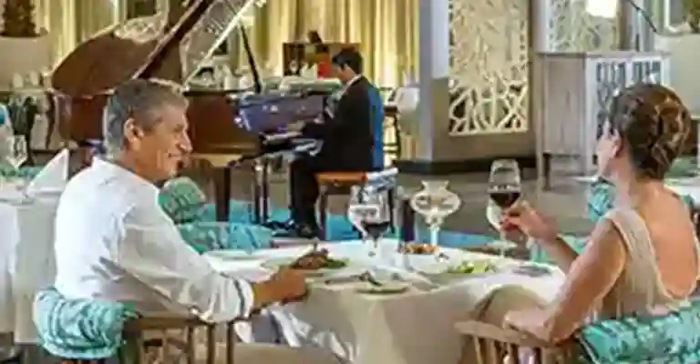 https://develoment.sqnescapes.com/Elegant dinner at  luxury restaurant